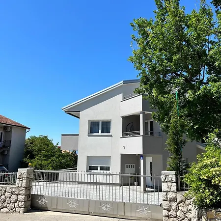 Rada Apartment *